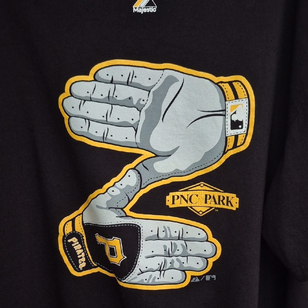 Pittsburgh Pirates Zoltan Majestic Black T-Shirt with Red and Blue Logo - Picture 3 of 5